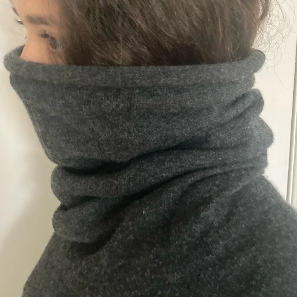 Cashmere long turtleneck sweater-dress. - Picture 6 of 8